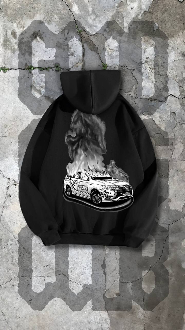 Police in fire - Outlander