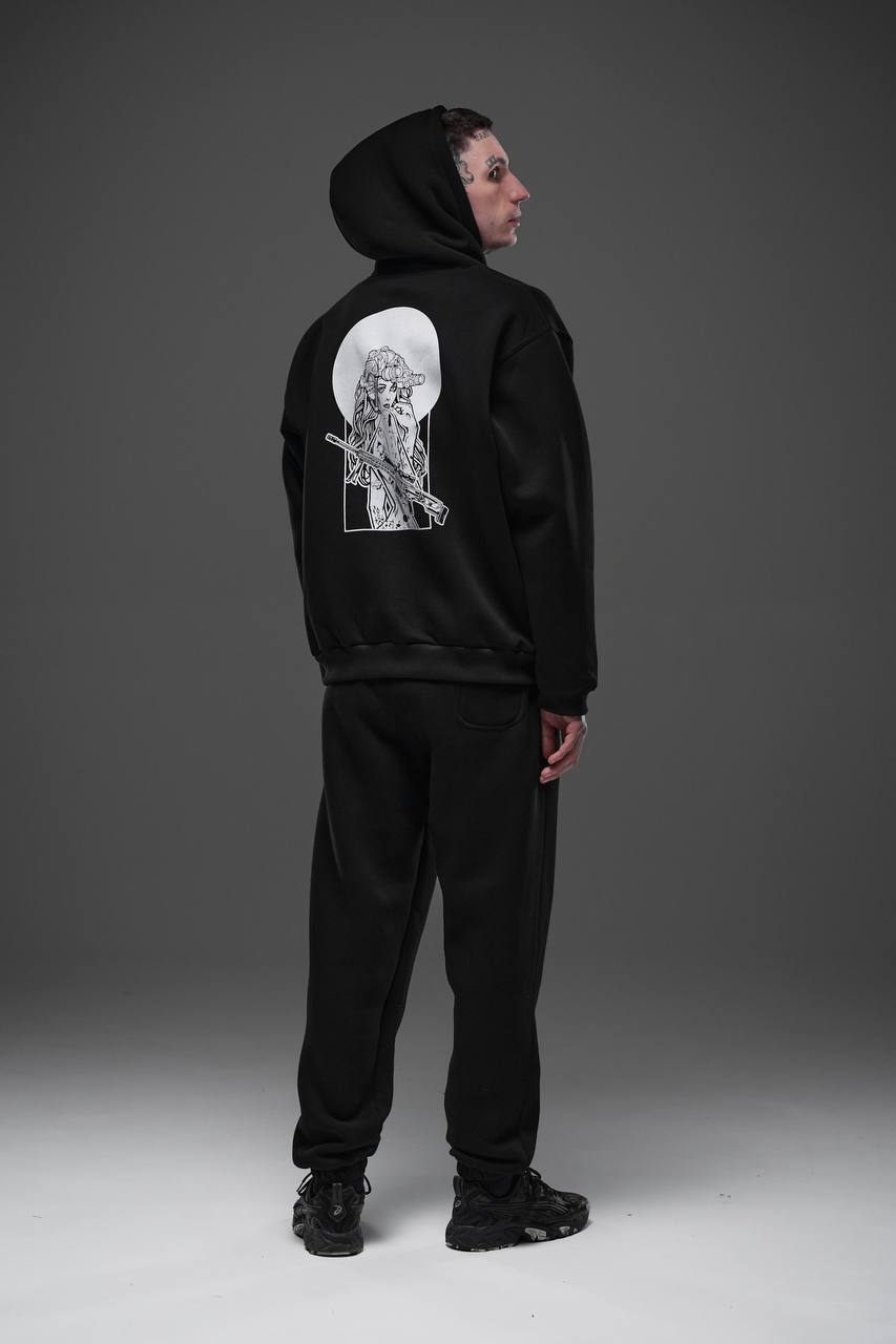 Військова дівчина